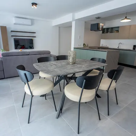 Modern Comfort In Location Appartamento
